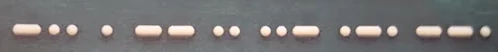 Foto der Morse-Perlen des Armbands